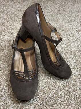 Hotter - France vintage style Comfort Concept Brown Suede T-Strap Heels Size 9 U